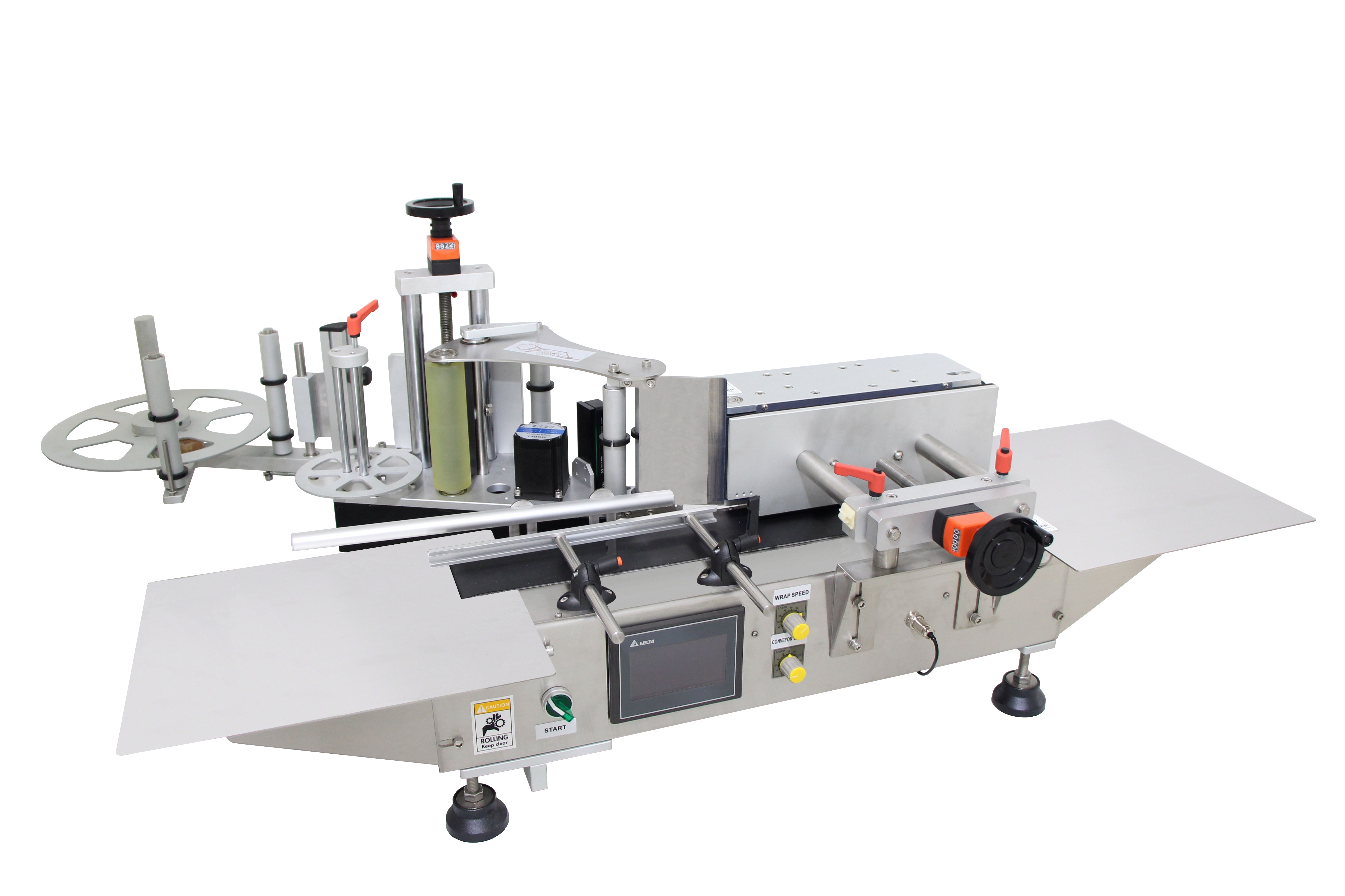 INPHIC MBF018104A 桌上型圓瓶自動貼標機實機圖，展示精簡輸送帶與滾貼裝置